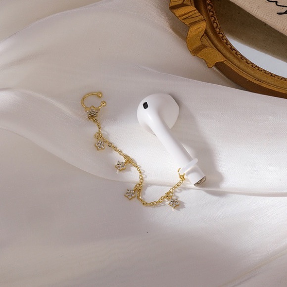 Gold AirPod holders - Picture 1 of 4